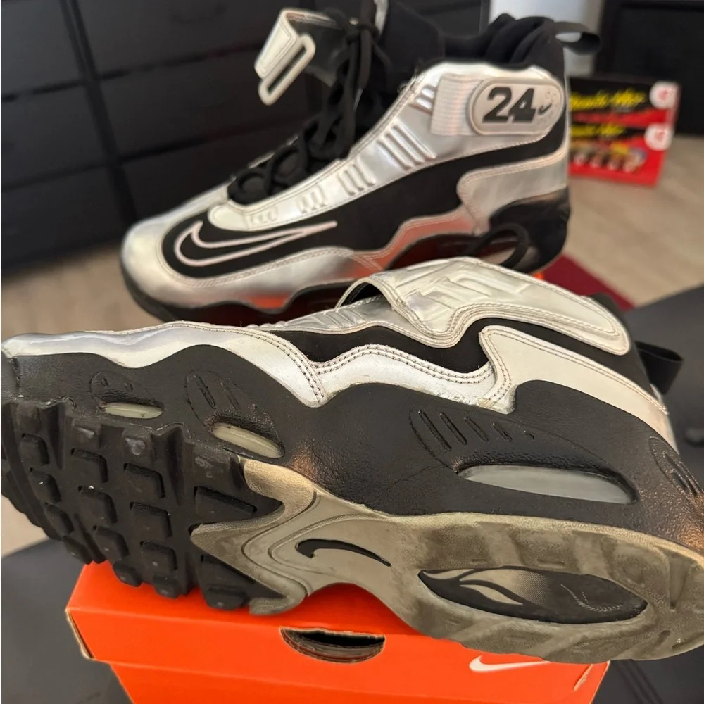 Nike Air Griffey Max Basketball Sneakers - Picture 4 of 6